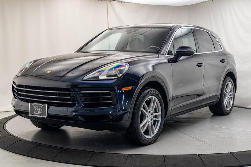 2021 Porsche Cayenne BaseImage 1