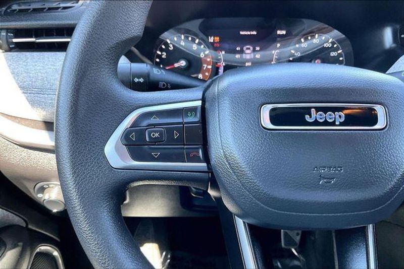 Used 2025 Jeep Compass SportImage 18