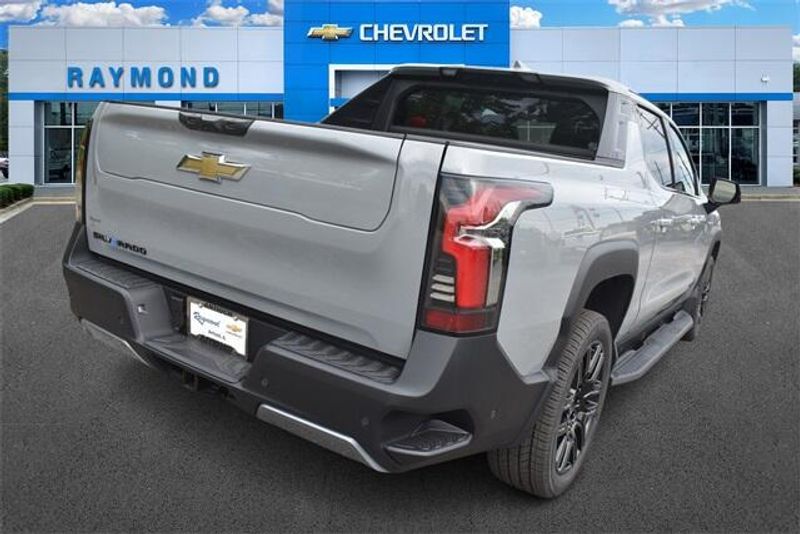 New 2026 Chevrolet Silverado EV LTImage 3
