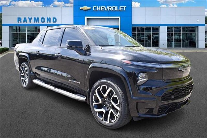 2024 Chevrolet Silverado EV RSTImage 1