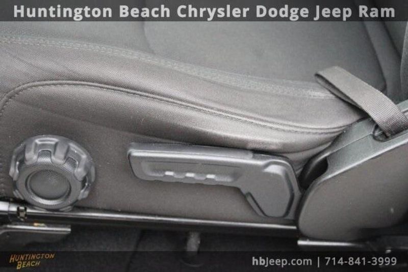 2022 Jeep Wrangler Unlimited SaharaImage 35