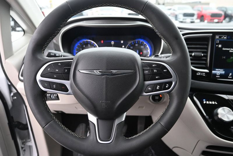 2023 Chrysler Pacifica Touring LImage 22