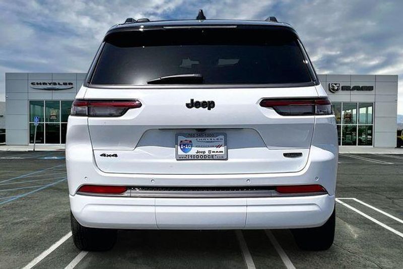 New 2026 Jeep Grand Cherokee L Summit 4x4Image 3