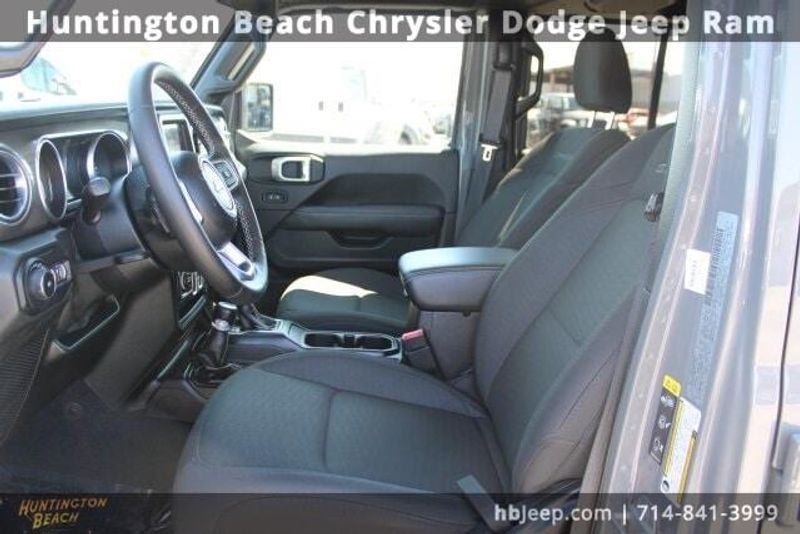 2020 Jeep Wrangler Unlimited SaharaImage 32