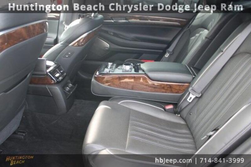 2017 Genesis G90 3.3T PremiumImage 40