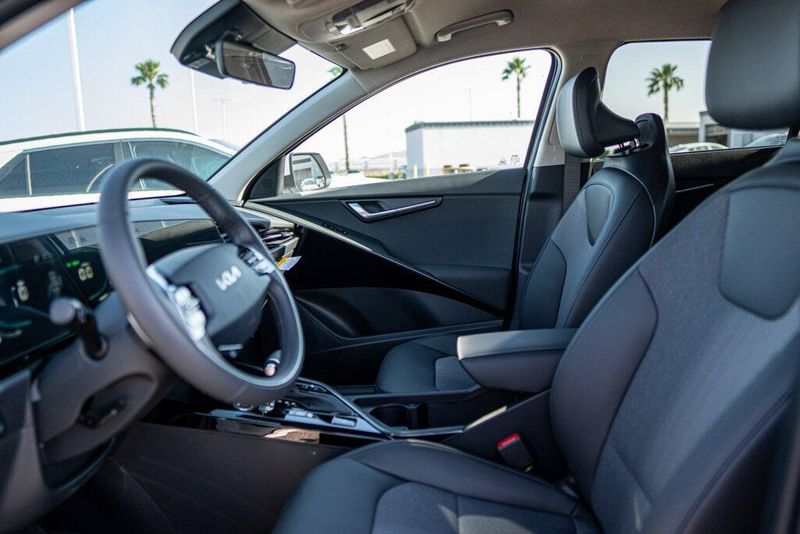 New 2026 Kia Niro LXImage 9