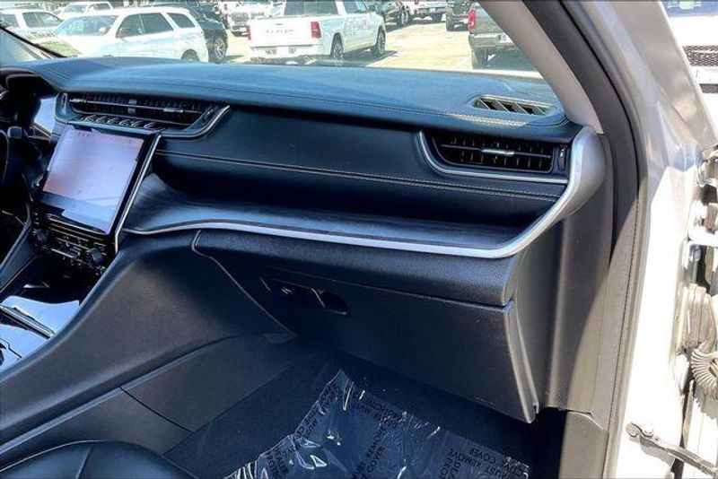 Used 2023 Jeep Grand Cherokee LimitedImage 16