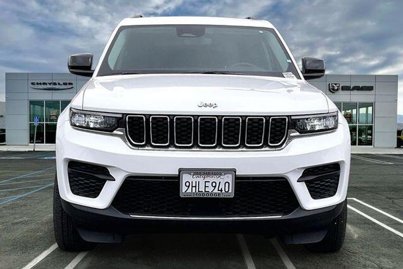 Used 2023 Jeep Grand Cherokee LaredoImage 2
