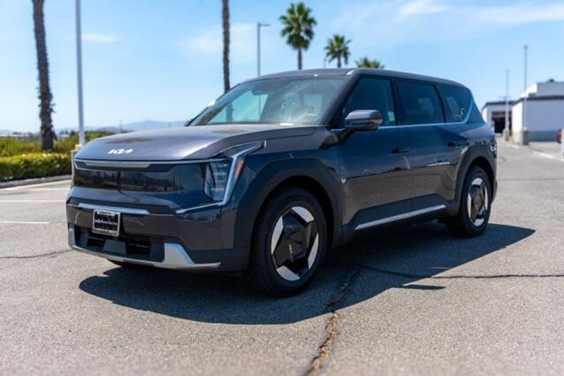 New 2026 Kia EV9 Light Long RangeImage 3