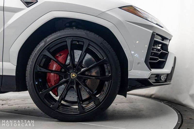 2021 Lamborghini Urus BaseImage 9