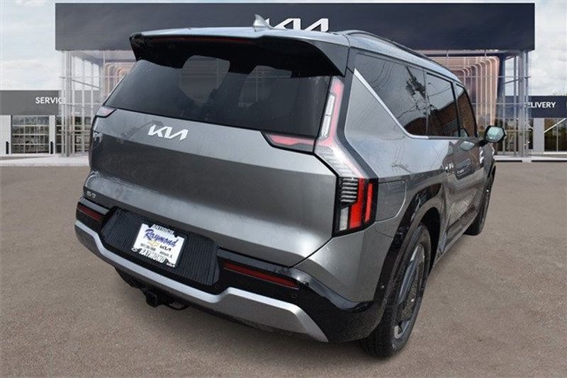 2024 Kia EV9 LandImage 3