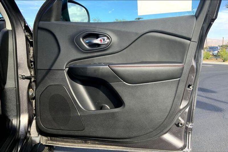 Used 2019 Jeep Cherokee TrailhawkImage 23