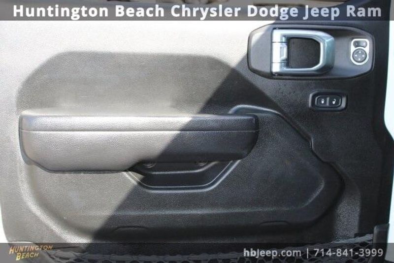2022 Jeep Wrangler Unlimited WillysImage 11