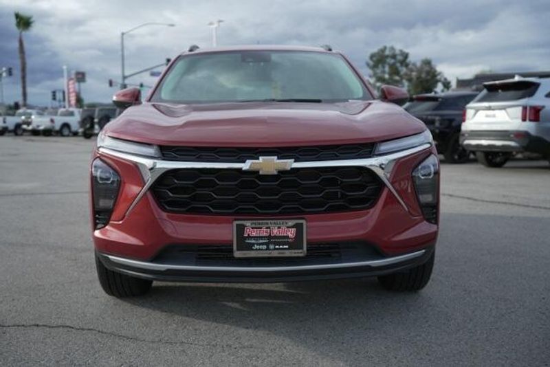 Used 2024 Chevrolet Trax LTImage 2