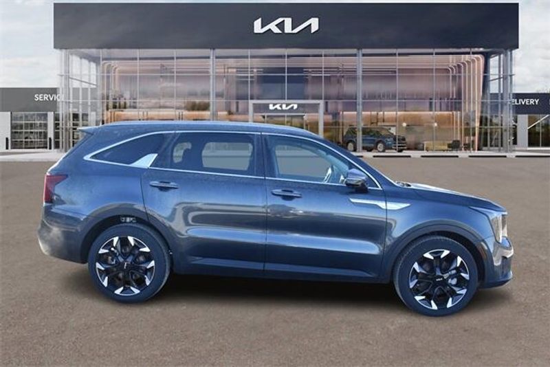 2025 Kia Sorento SXImage 2