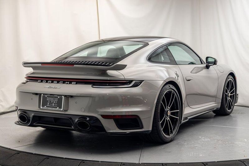 2022 Porsche 911 TurboImage 5