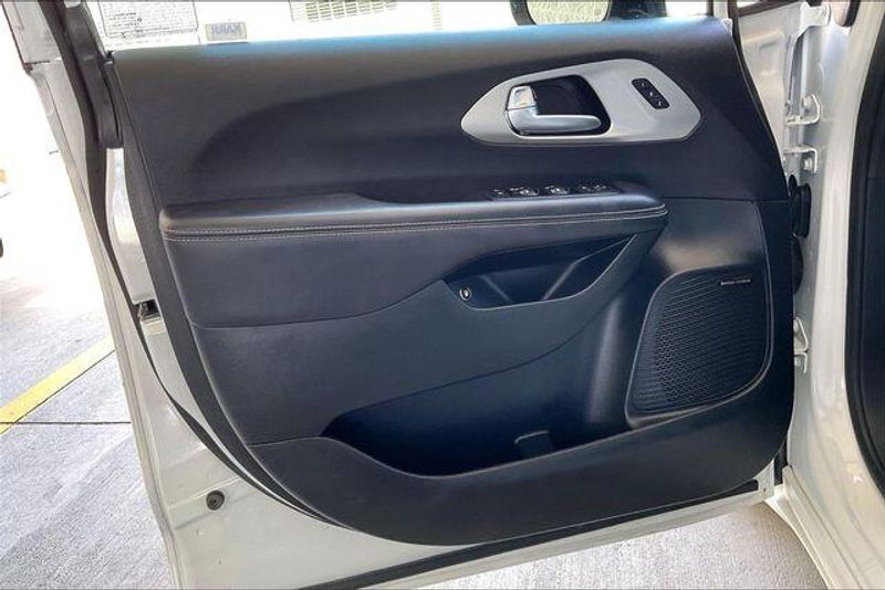 Used 2023 Chrysler Pacifica Hybrid LimitedImage 22