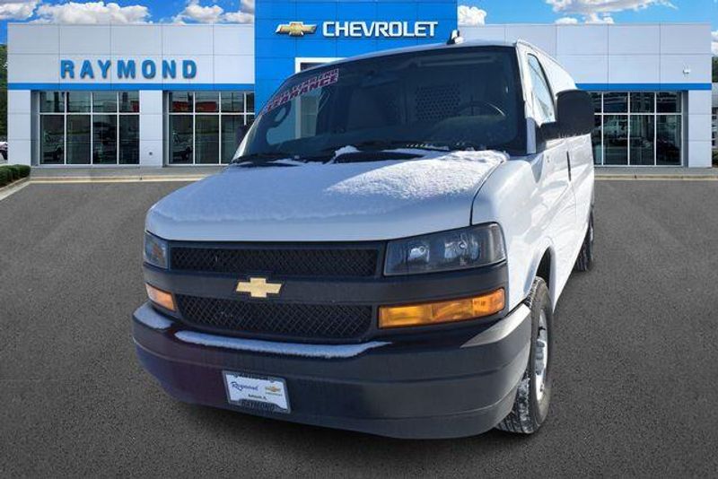 New 2025 Chevrolet Express 2500 Work VanImage 8