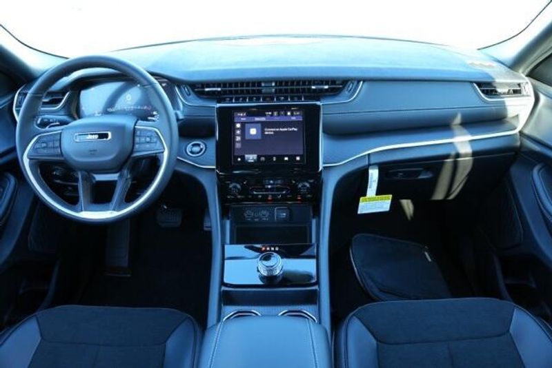 New 2025 Jeep Grand Cherokee Altitude XImage 18