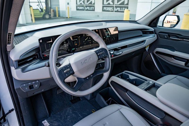 New 2026 Kia EV9 WindImage 10