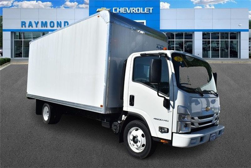 2024 Chevrolet 4500 HG LCF Gas  in a Artic White exterior color and Med Ash Gry Clthinterior. Raymond Auto Group 888-703-9950 raymonddeals.com 
