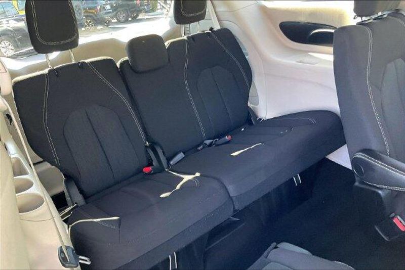 Used 2023 Chrysler Voyager LXImage 35