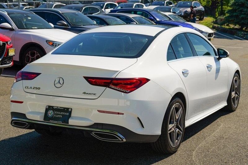 2022 Mercedes Benz CLA 250 photo 6