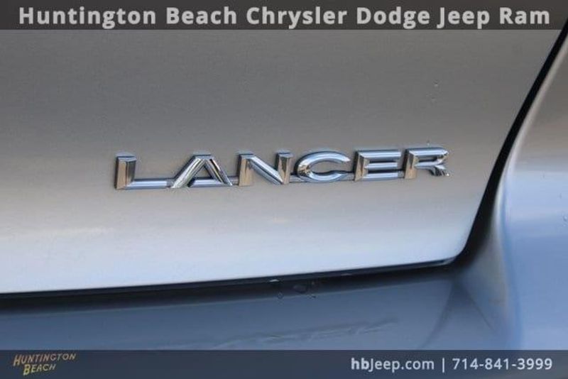 2017 Mitsubishi Lancer ESImage 8