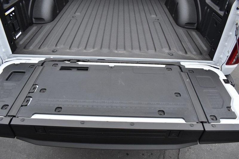 New 2025 Ford F-150 LariatImage 9