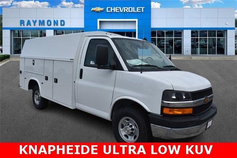 New 2025 Chevrolet Express 3500 Work VanImage 1