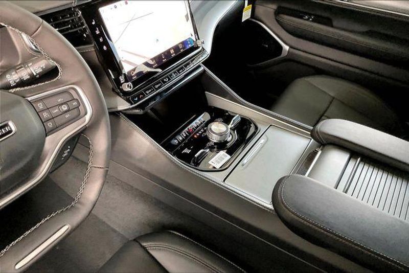 2026 Jeep Grand Wagoneer L Limited Reserve 4x4Image 5