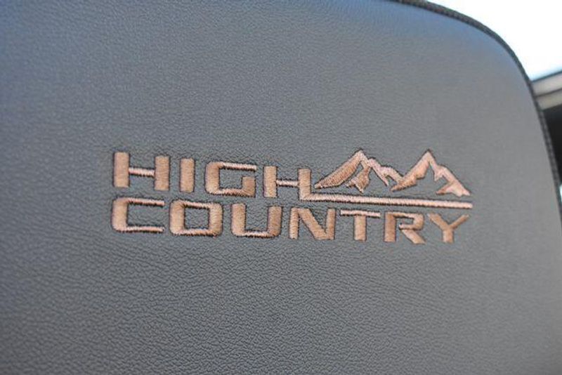 New 2026 Chevrolet Suburban High CountryImage 18