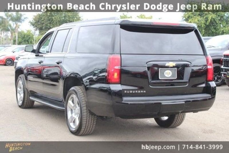 2018 Chevrolet Suburban LTImage 3