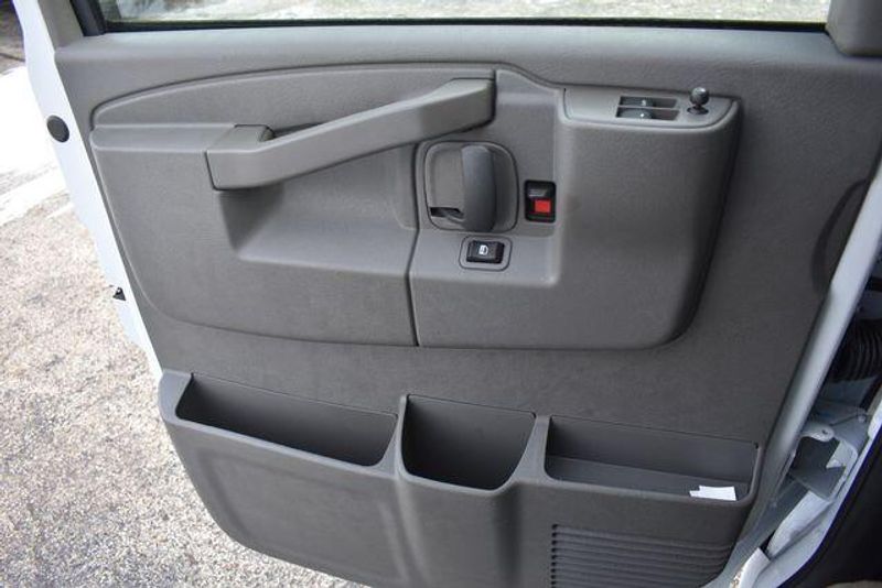 New 2025 Chevrolet Express 3500 Work VanImage 25