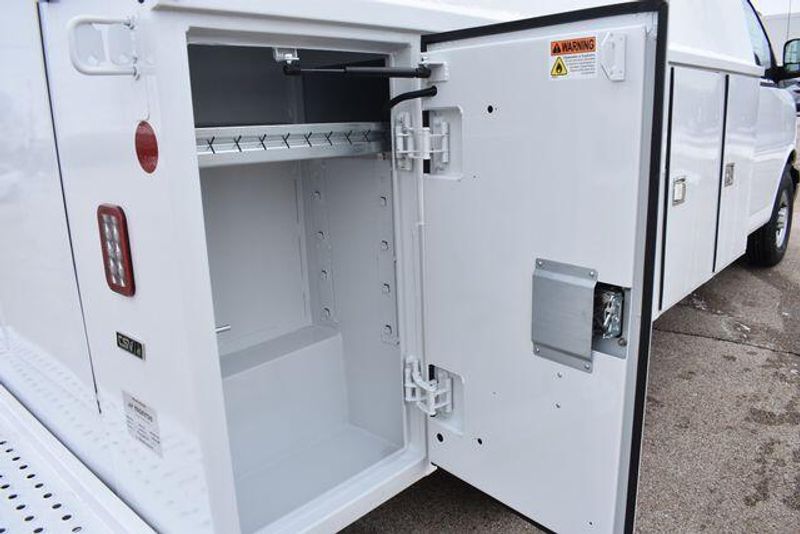 New 2025 Chevrolet Express 3500 Work VanImage 17