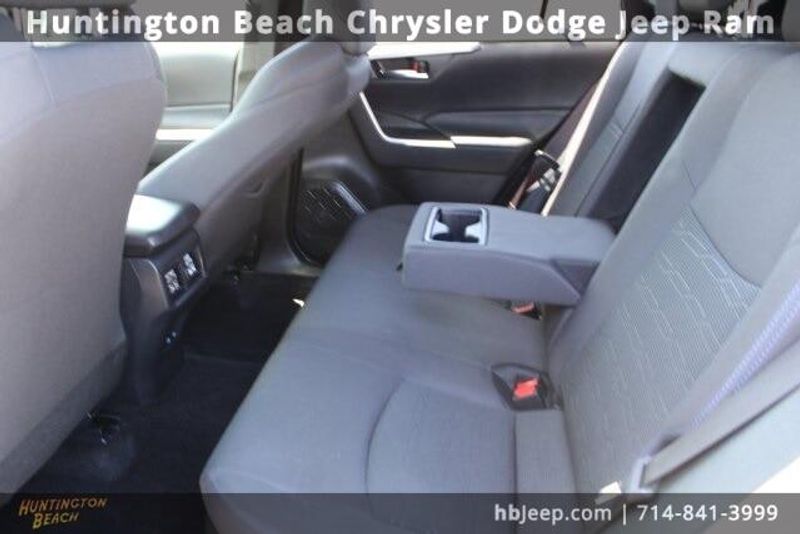 2022 Toyota RAV4 Hybrid SEImage 39