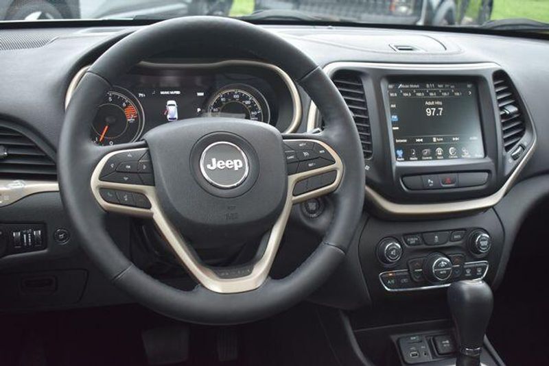 Used 2018 Jeep Cherokee LimitedImage 18