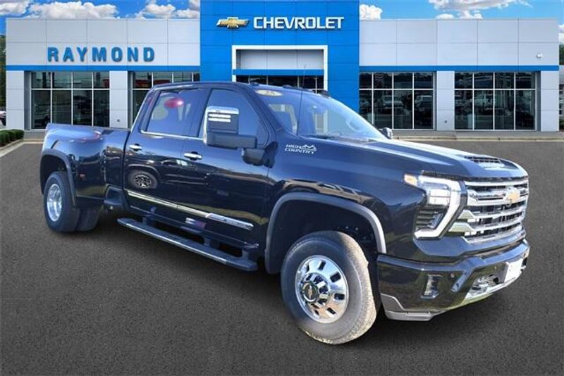 2025 Chevrolet Silverado 3500HD High CountryImage 1