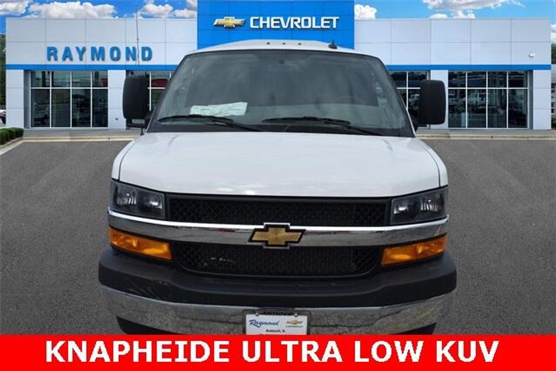 New 2025 Chevrolet Express 3500 Work VanImage 8