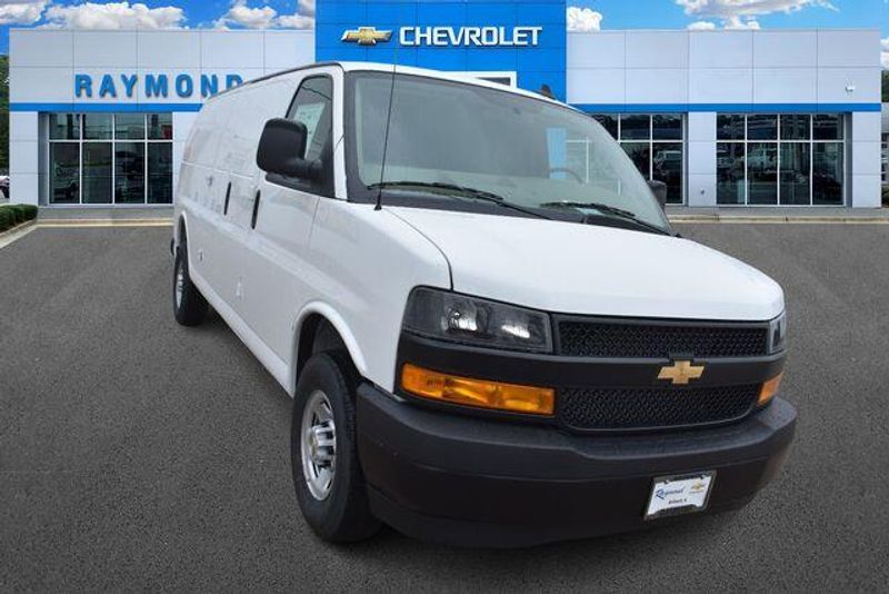 New 2025 Chevrolet Express 2500 Work VanImage 10