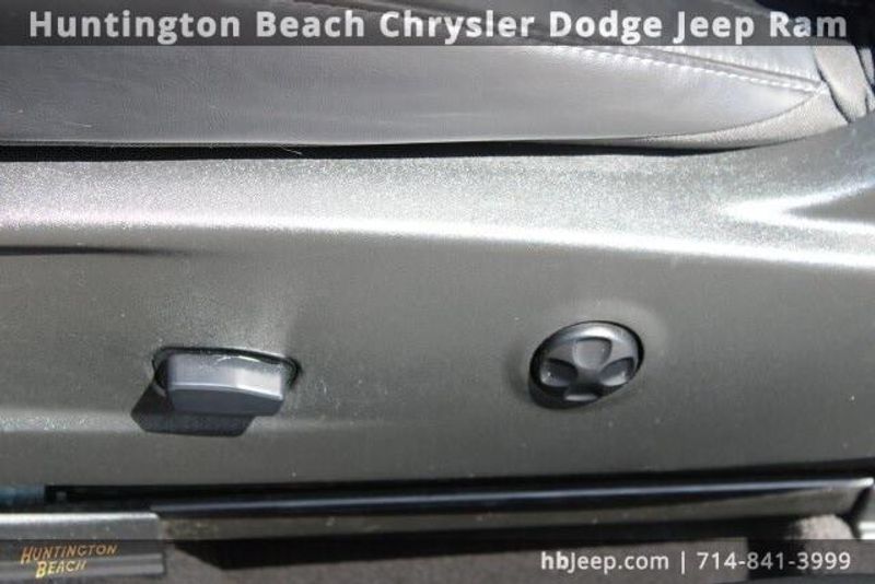 2015 Dodge Challenger SXTImage 34