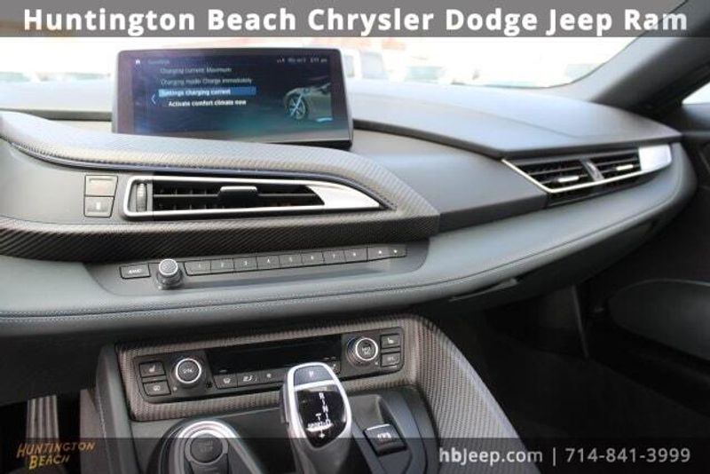 2019 BMW i8 BaseImage 16