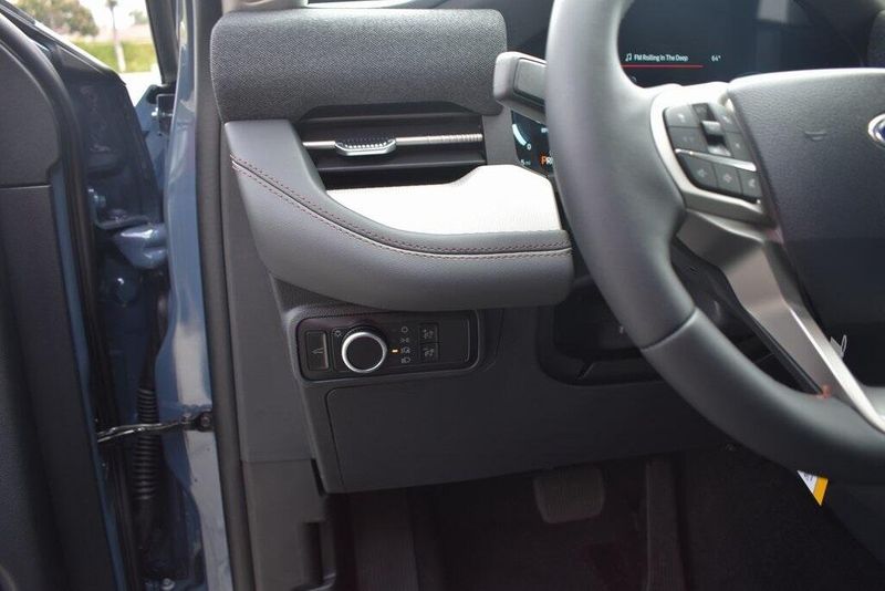 New 2025 Ford Explorer ActiveImage 17