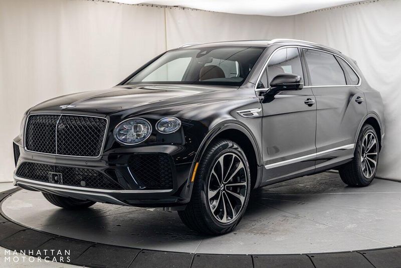 2024 Bentley Bentayga EWB V8Image 1