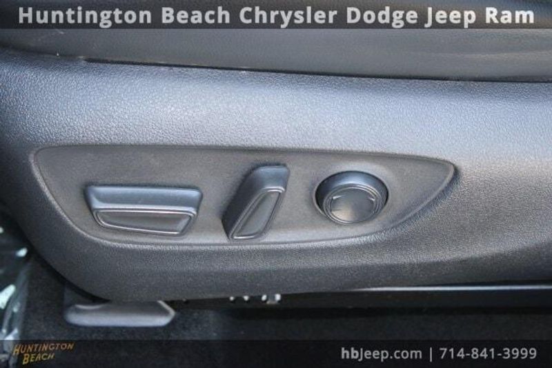 2021 Toyota Highlander Hybrid XLEImage 34