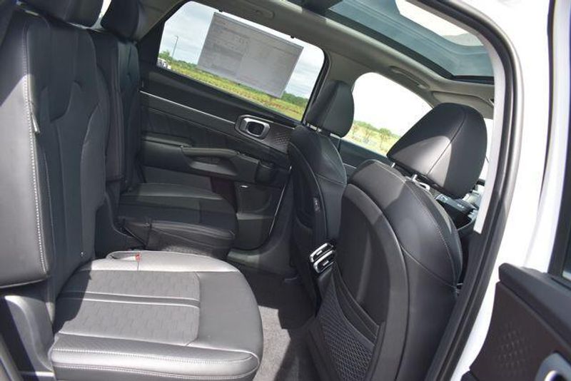New 2026 Kia Sorento SXImage 17