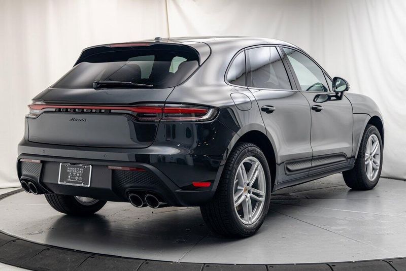 2025 Porsche Macan BaseImage 5