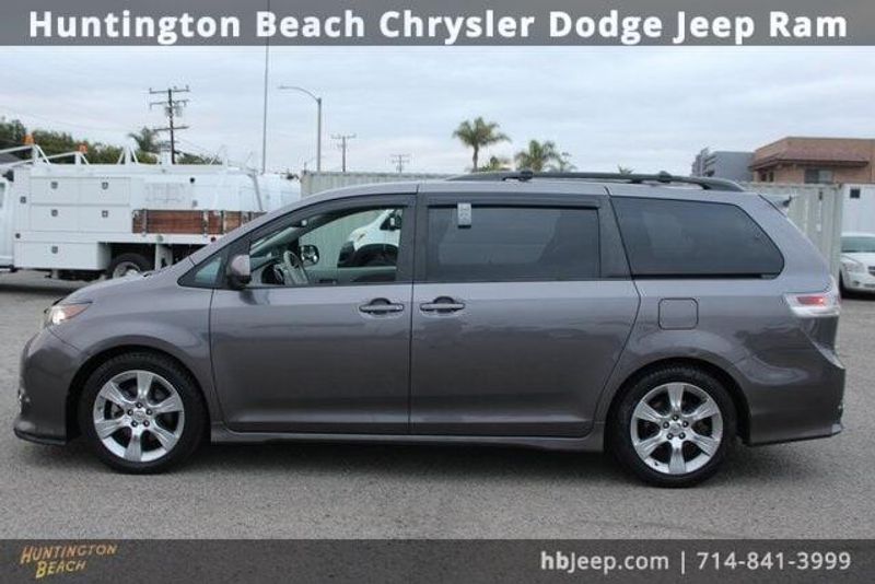 2012 Toyota Sienna BaseImage 7