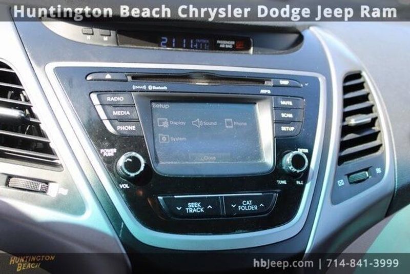 2014 Hyundai Elantra SEImage 24