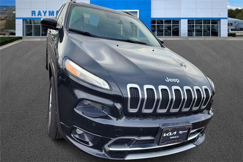 2016 Jeep Cherokee OverlandImage 2